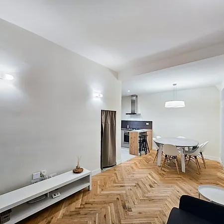 Centralissimo Due Passi Dal Duomo Per Gruppi דירה