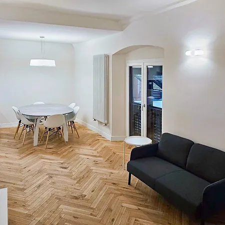 Centralissimo Due Passi Dal Duomo Per Gruppi דירה